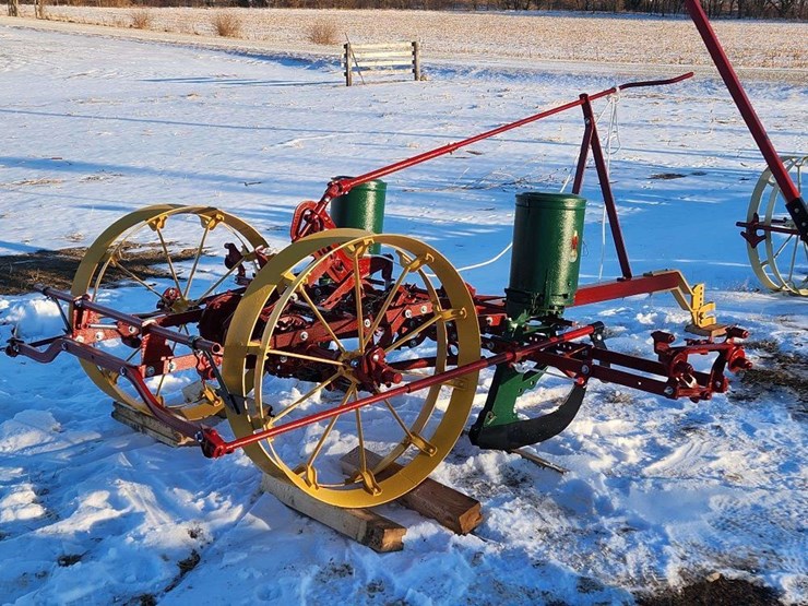 case-two-row-corn-planter-image-4