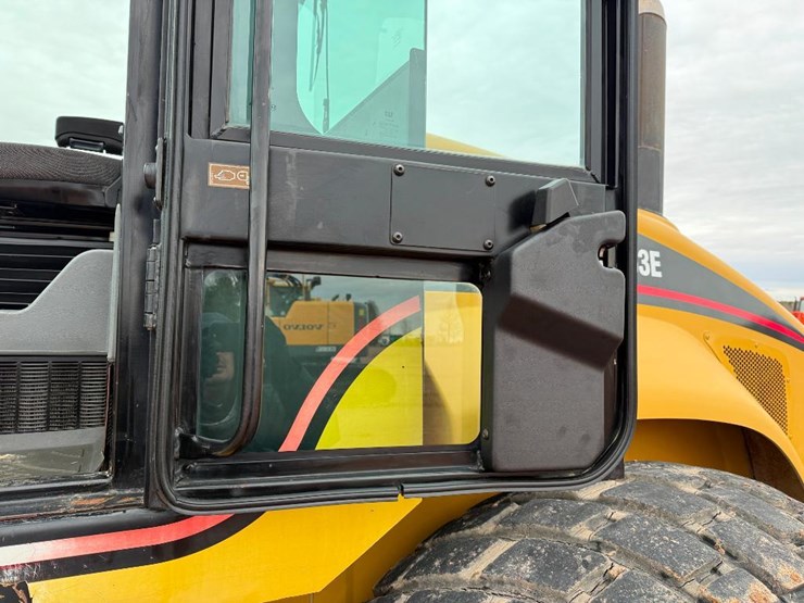 caterpillar-cs-563e-image-49