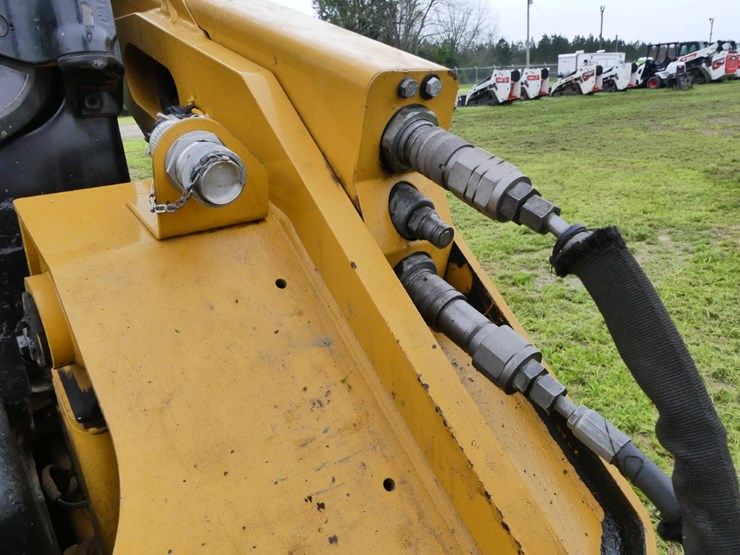 2022-caterpillar-262d3-image-10