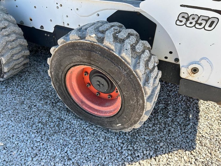 2019-bobcat-s850-image-15