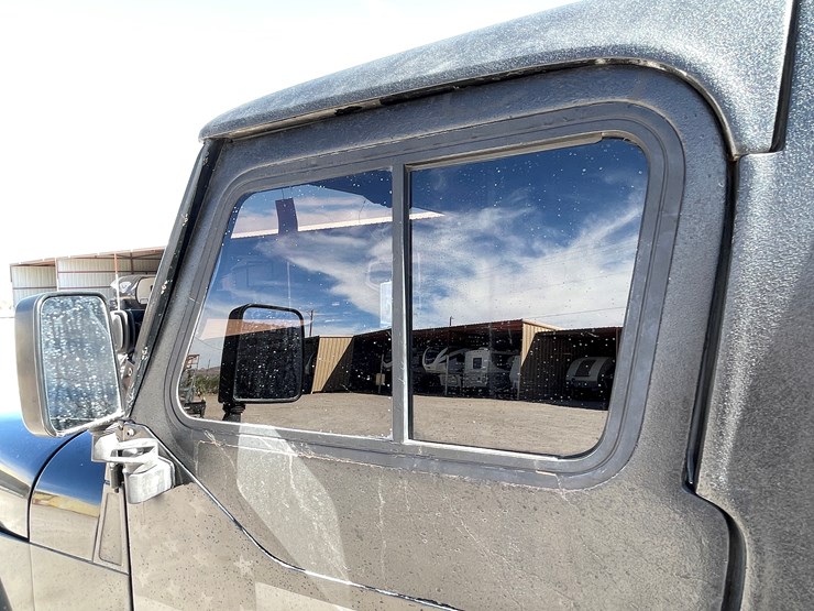 1994-jeep-wrangler-image-7