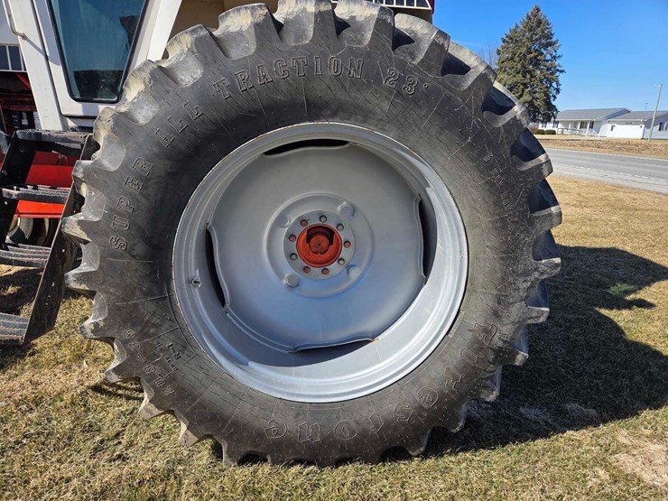 case-2290-tractor-image-10