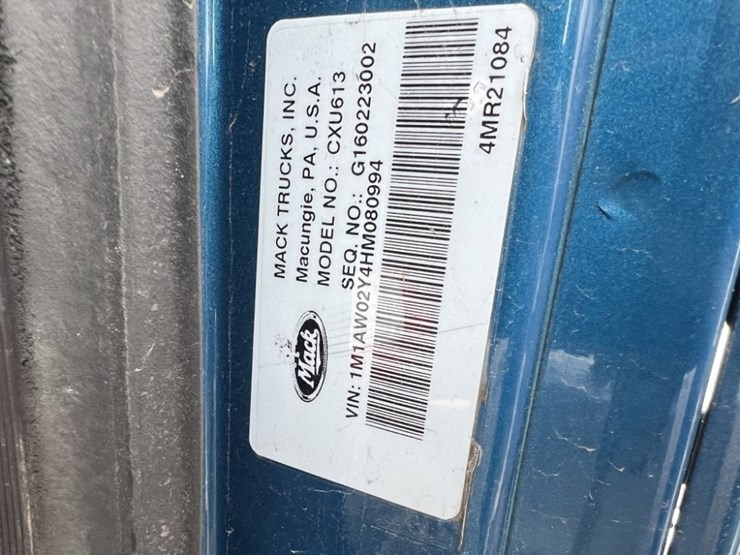 2017-mack-cxu613-tri-axle-truck-tractor-image-35