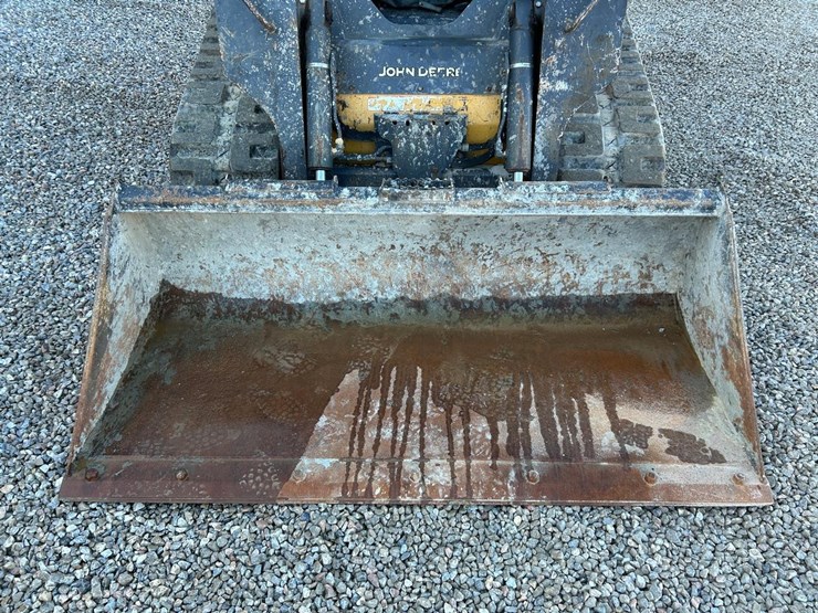 2018-deere-317g-image-9