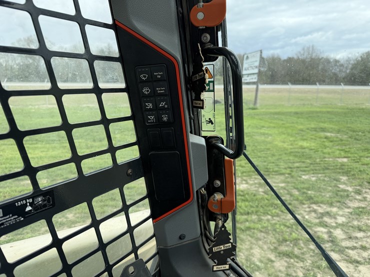 2023-bobcat-t76-image-16