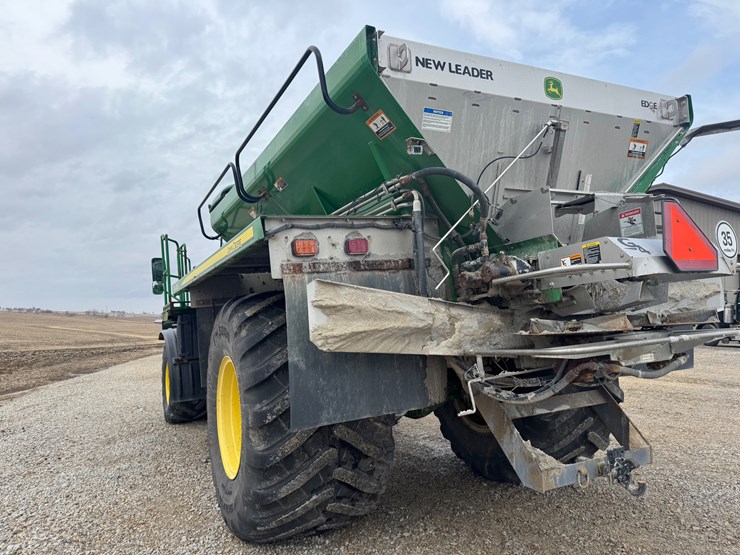 2019-john-deere-f4365-image-4