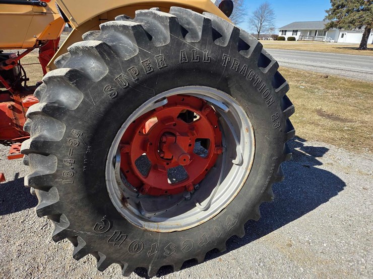 case-730-comfort-king-tractor-image-8