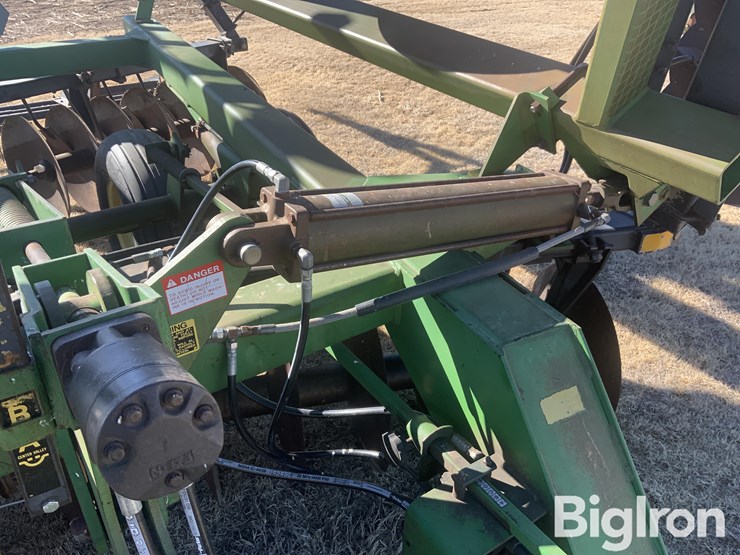 john-deere-630-image-10