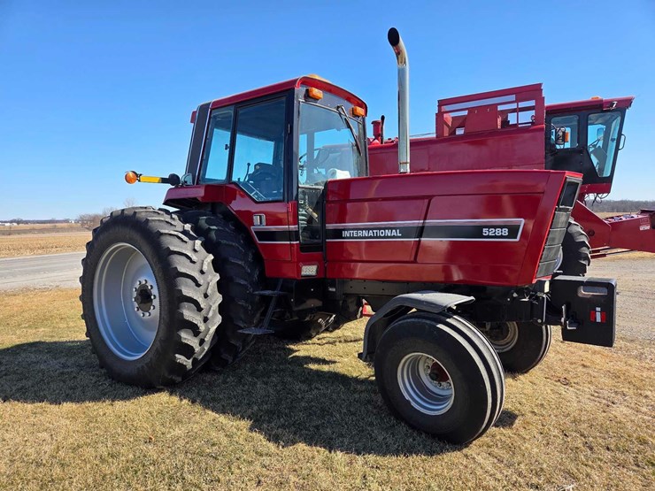 ih-5288-tractor-image-9