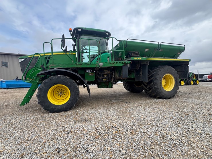 2019-john-deere-f4365-image-2