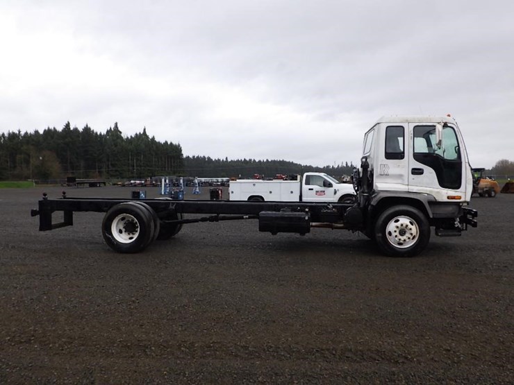 2004-izuzu-tilt-cab-22'-s/a-cab-and-chassis-image-4