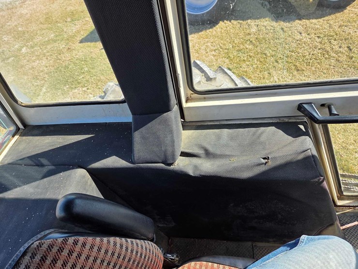 case-2290-tractor-image-52