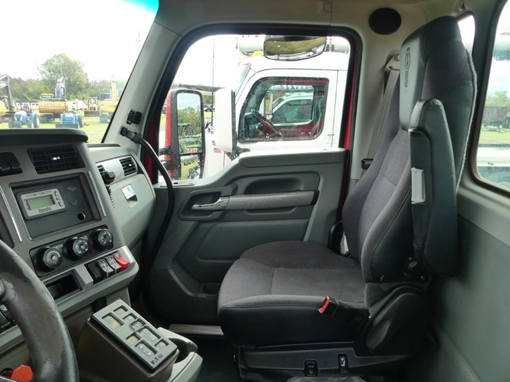 2018-kenworth-t680-image-11