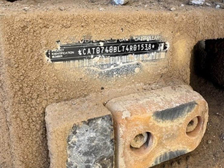 2013-caterpillar-740b-image-14