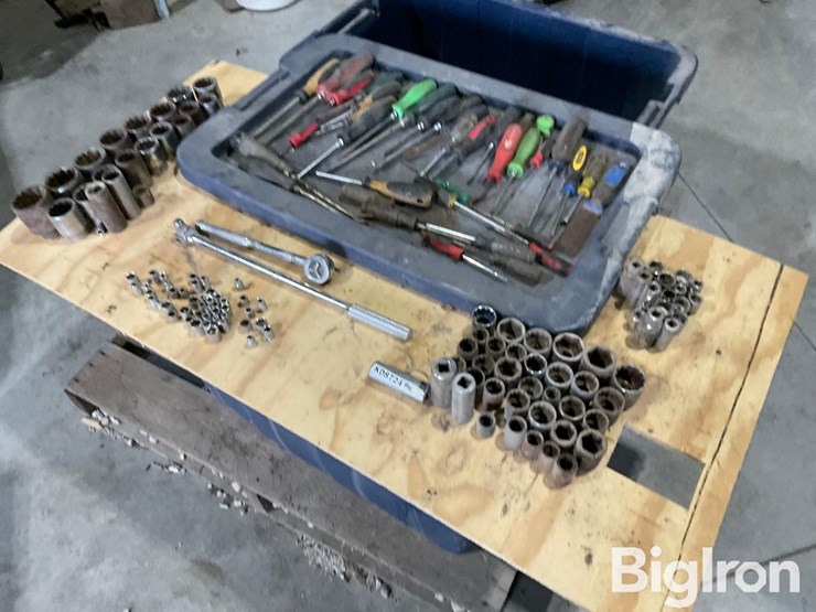 john-deere-12-image-1