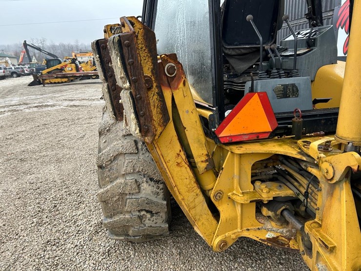 caterpillar-426c-image-15