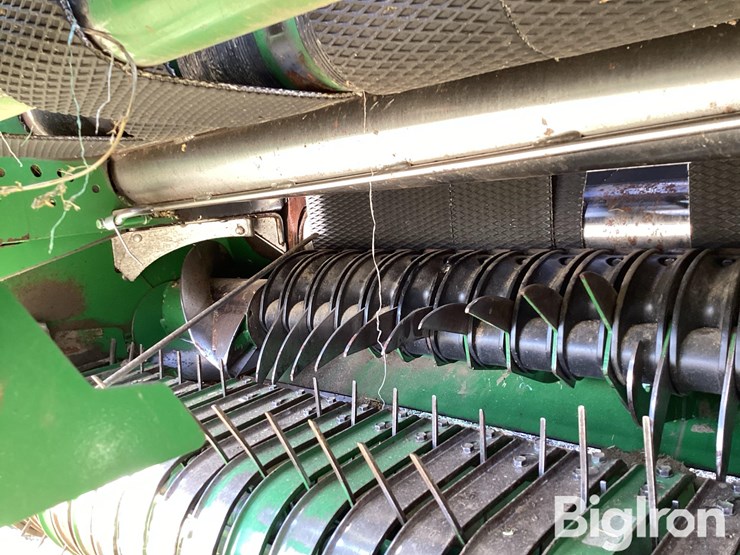 2010-john-deere-568-image-15