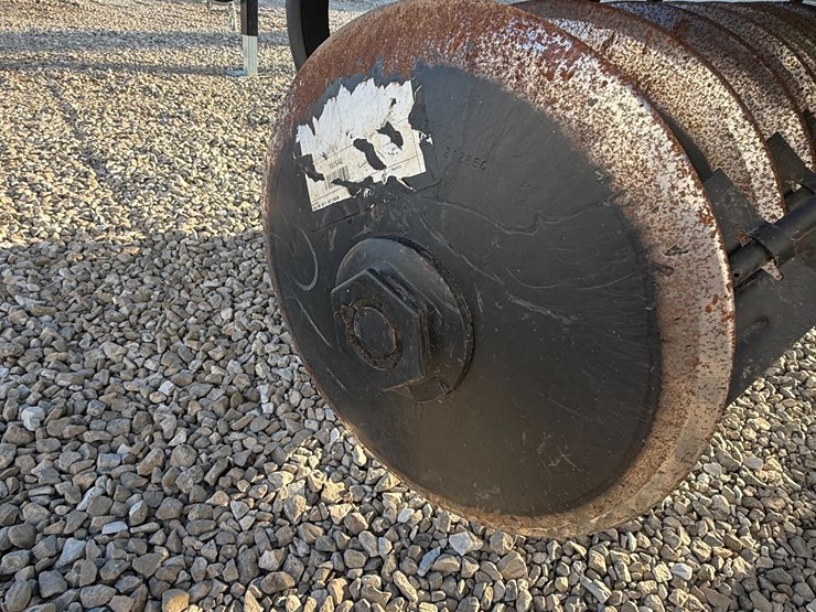 2022-john-deere-2330-image-19