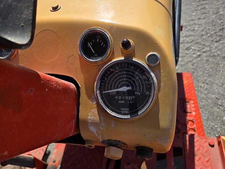 case-730-comfort-king-tractor-image-51