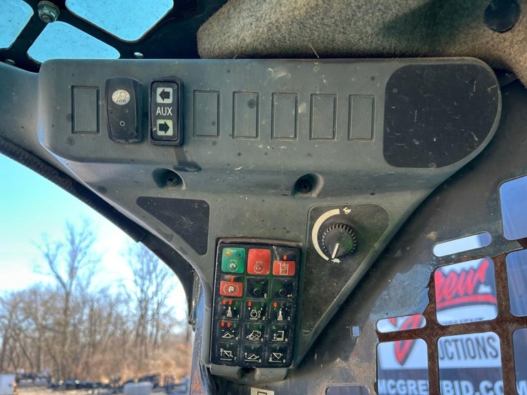 2018-deere-317g-image-20