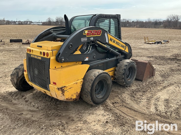 new-holland-l228-image-5