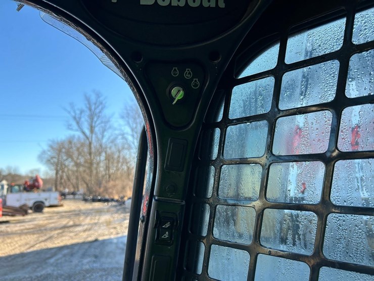 2022-bobcat-s590-image-22