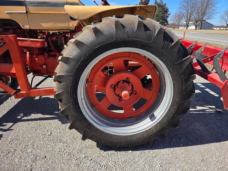 case-730-tractor-image-15