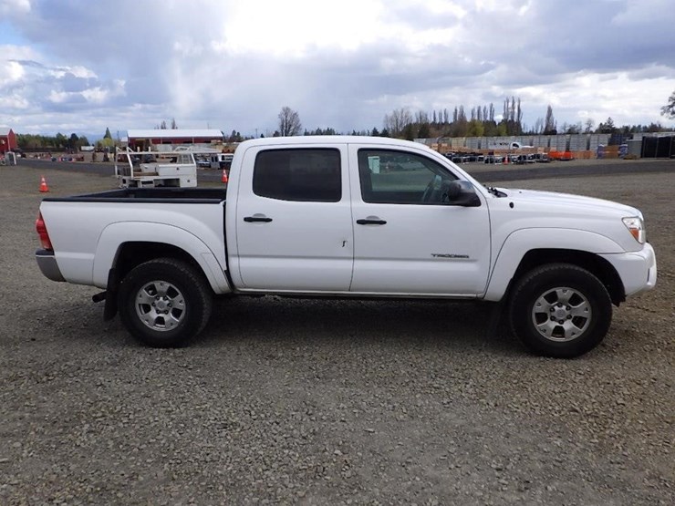 2013-toyota-tacoma-image-4