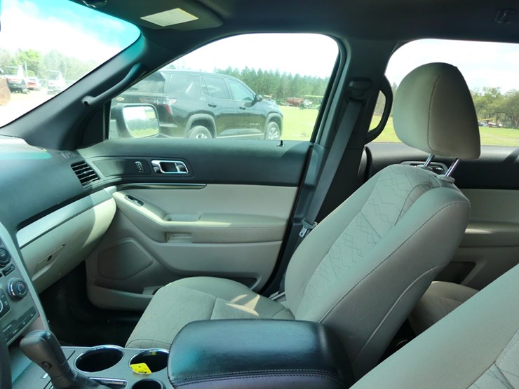 2011-ford-explorer-image-11