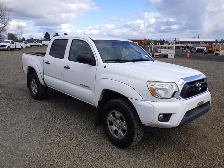 2013-toyota-tacoma-image-3