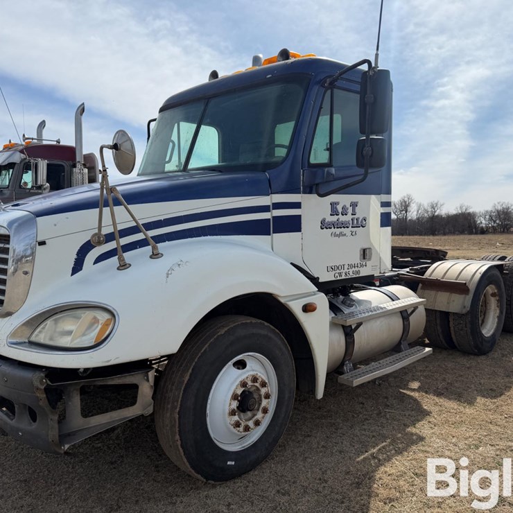 2005 Freightliner Columbia 120 T/A Truck Tractor