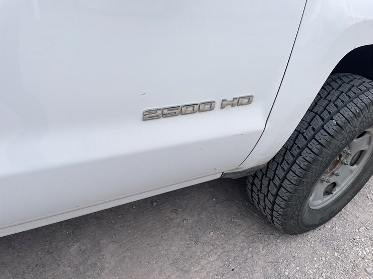 2015-chevrolet-silverado-2500-image-30