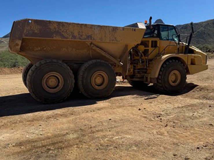 2013-caterpillar-740b-image-3