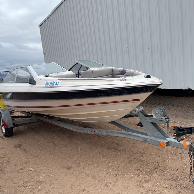 #4331 • Bayliner Boat and Trailer (Titles in Delay)