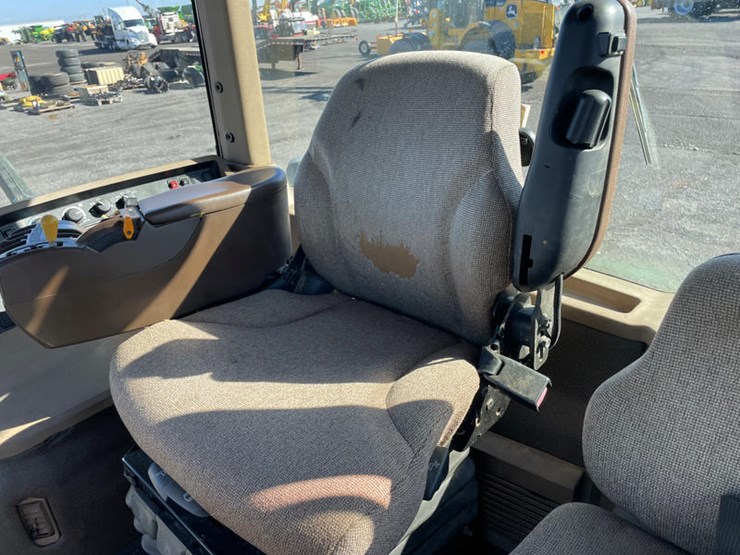 2002-john-deere-8520t-image-36