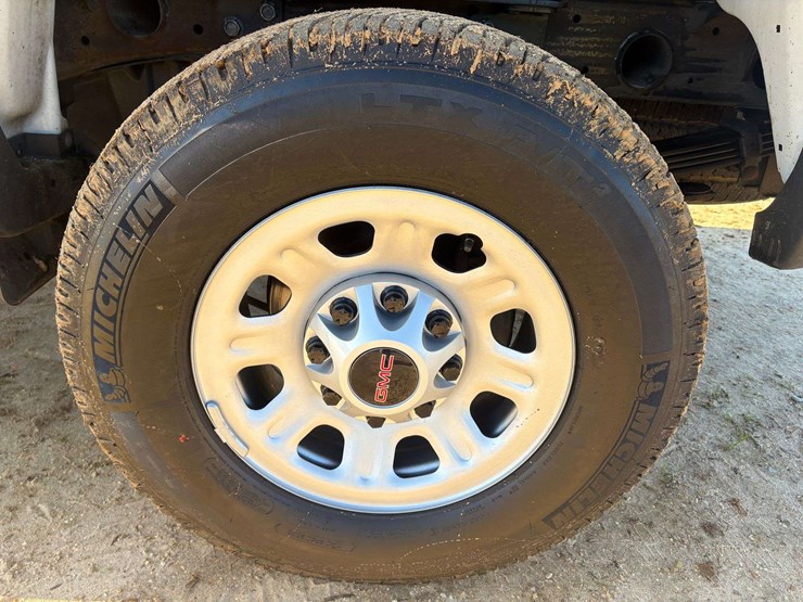 2019-gmc-2500-image-10