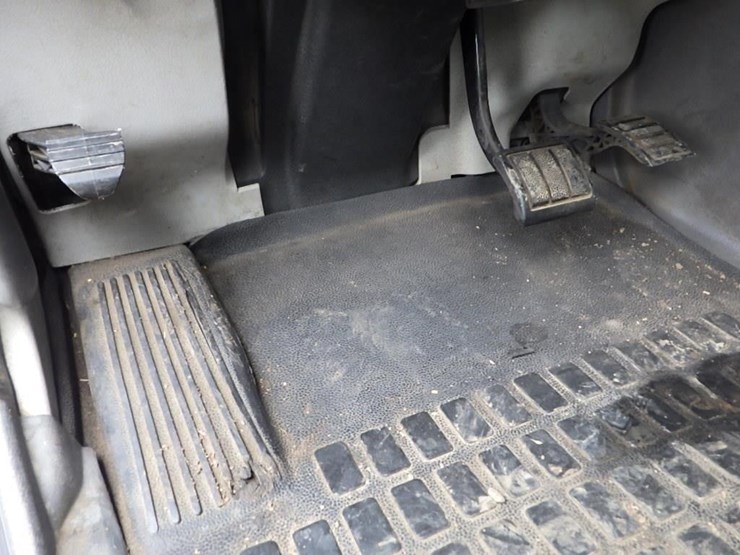 2011-volvo-vnl-t/a-truck-tractor-image-32