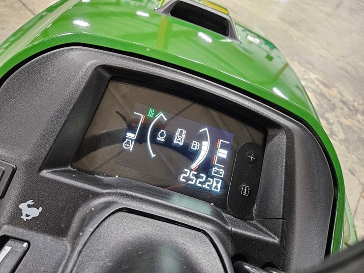 2020-john-deere-x758-image-29