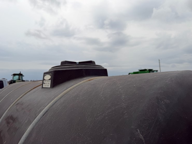 #41261-•-kbh-1000-gallon-fuel-wagon-image-41