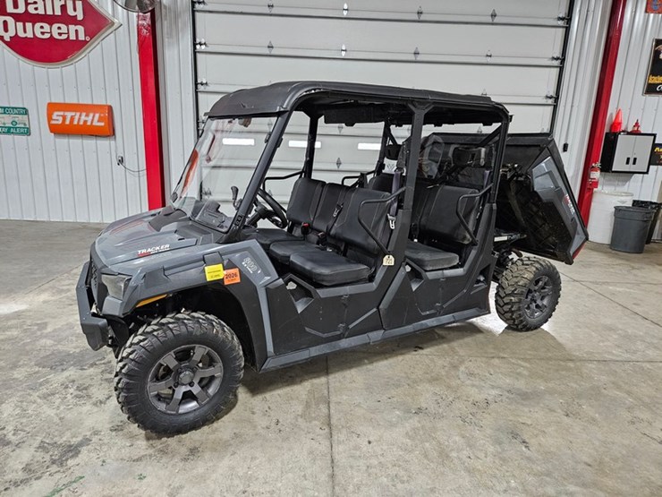 2019-john-deere-gator-image-9