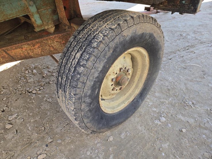 #246-•-forage-king-tandem-axle-silage-wagon-image-13