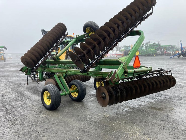 john-deere-235-image-5