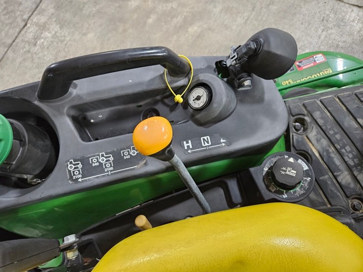 2018-john-deere-1025r-image-24