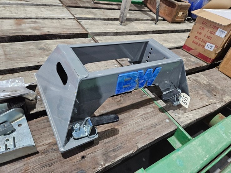 #693-•-b&w-companion-gm-5th-wheel-mount-image-2