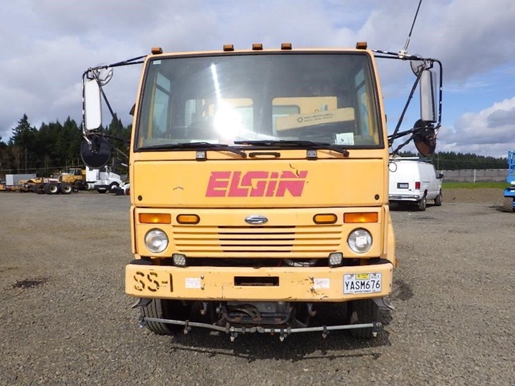 2005-elgin-sc-8000-s/a-street-sweeper-image-2
