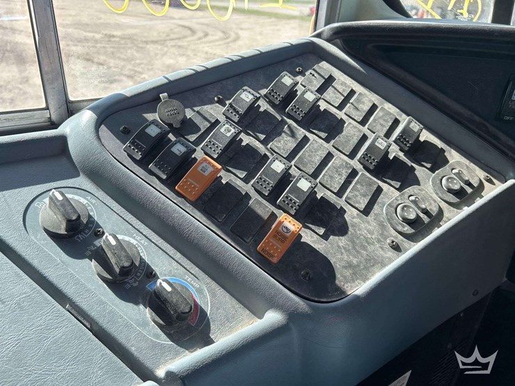 2010-chevrolet-tahoe-image-17