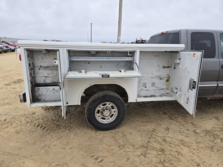 2001-chevrolet-k2500-image-8