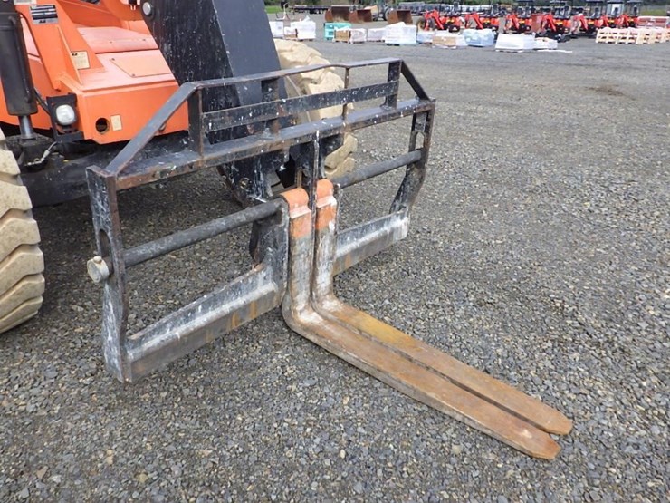 2015-jlg-8042-image-10