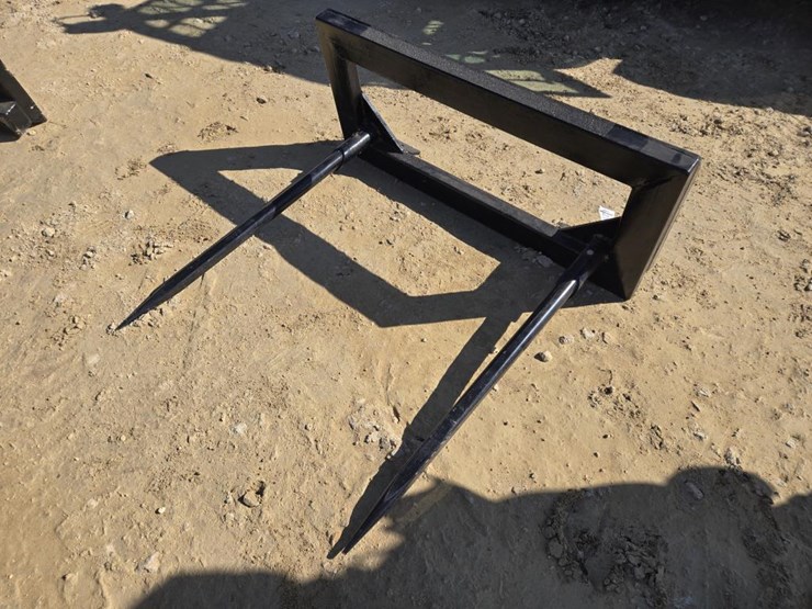 #242-•-skid-loader-bale-spear-image-1