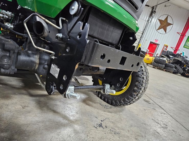 2020-john-deere-x758-image-14